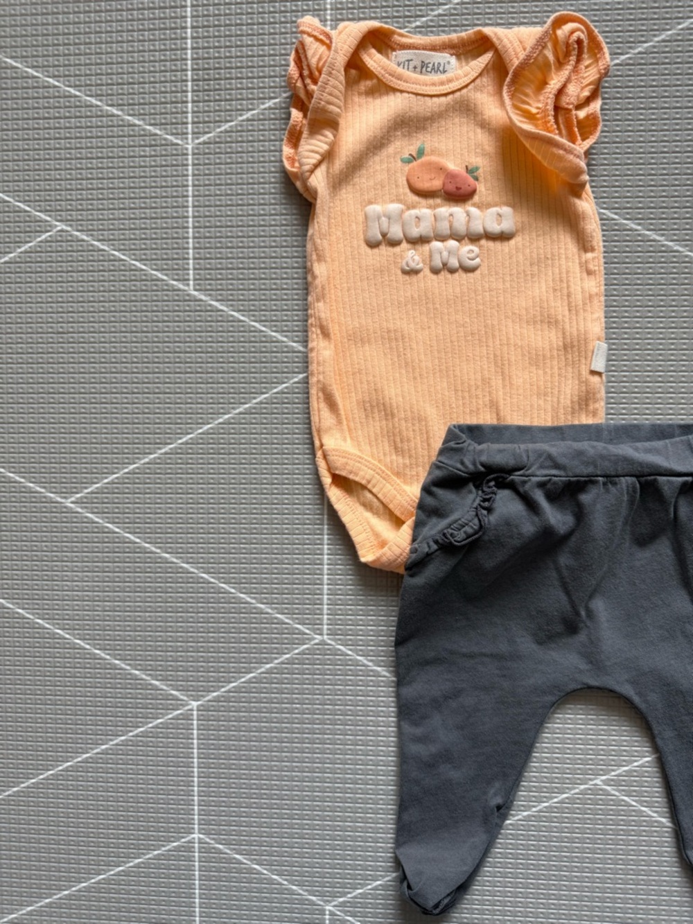 Kit + Pearl|Baby girl set,Peach Ribbed Onesie with Fruit Applique MAMA & ME•••